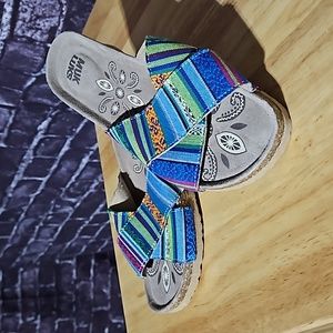 Muk Luks Bohemian Colorful Criss Cross Sandals with Dust Bag  Size 8 NWOT